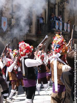 DESCARGAS DE FUSILERA ANTE A CATEDRAL